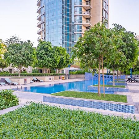 Stylish Apartment With Partial Burj Khalifa View Дубай Экстерьер фото